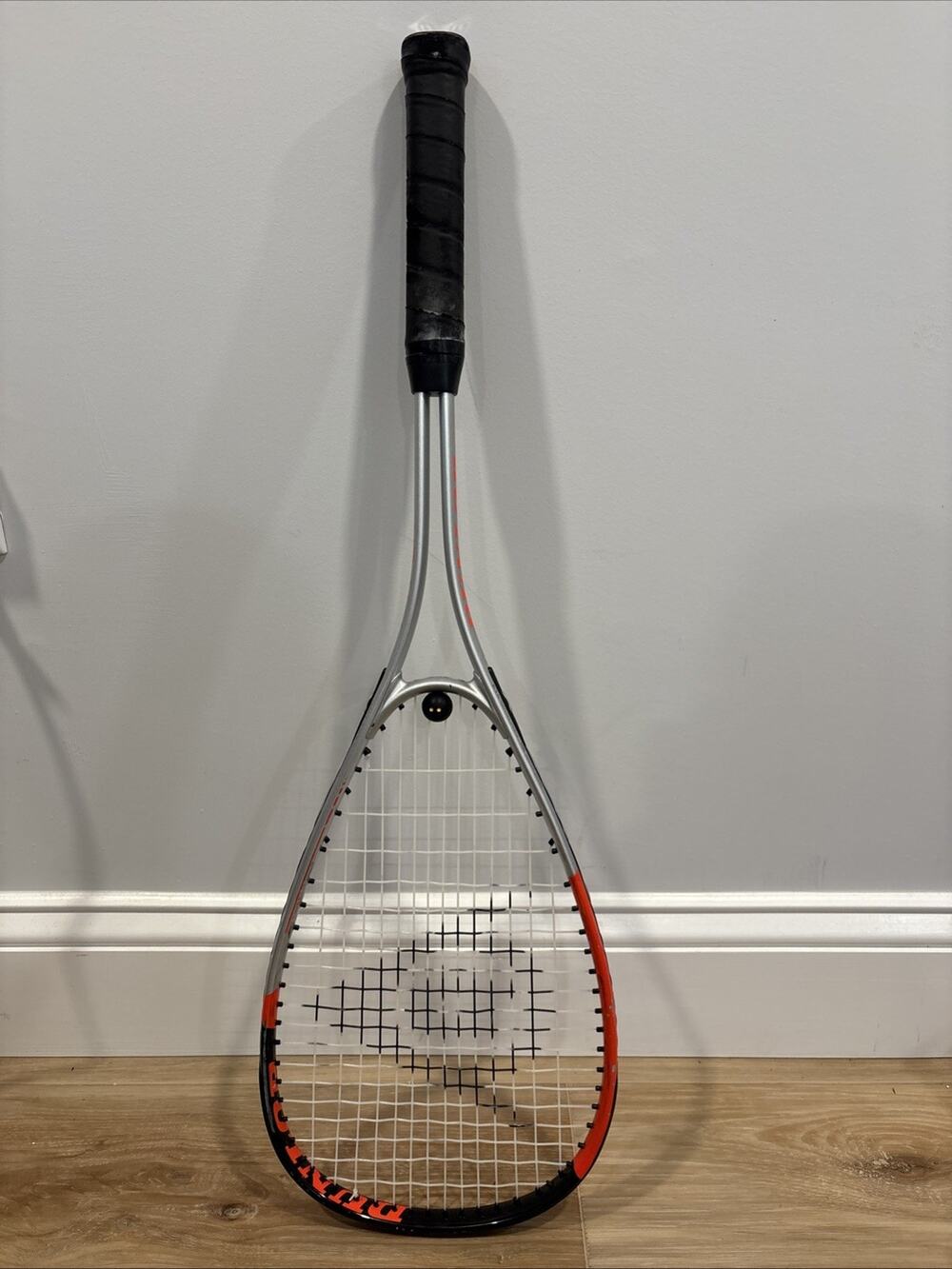 Dunlop Squash Racquet Hyper TI 4.0 195g Weight 18-20lb Tension 14x19 String